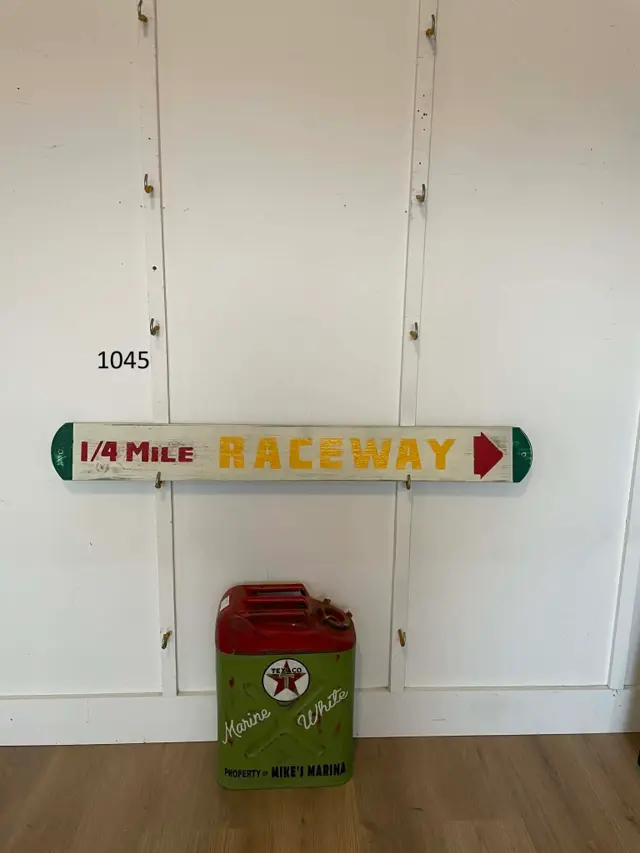 Raceway 1/4 Mile